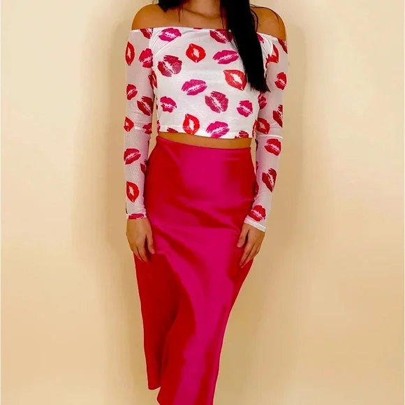 Kisses off the shoulder crop top - Picture 5 of 7